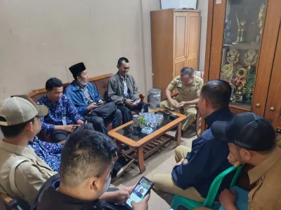 Dokumentasi pada saat menyampaikan apresiasi atas suksesnya kgiatan