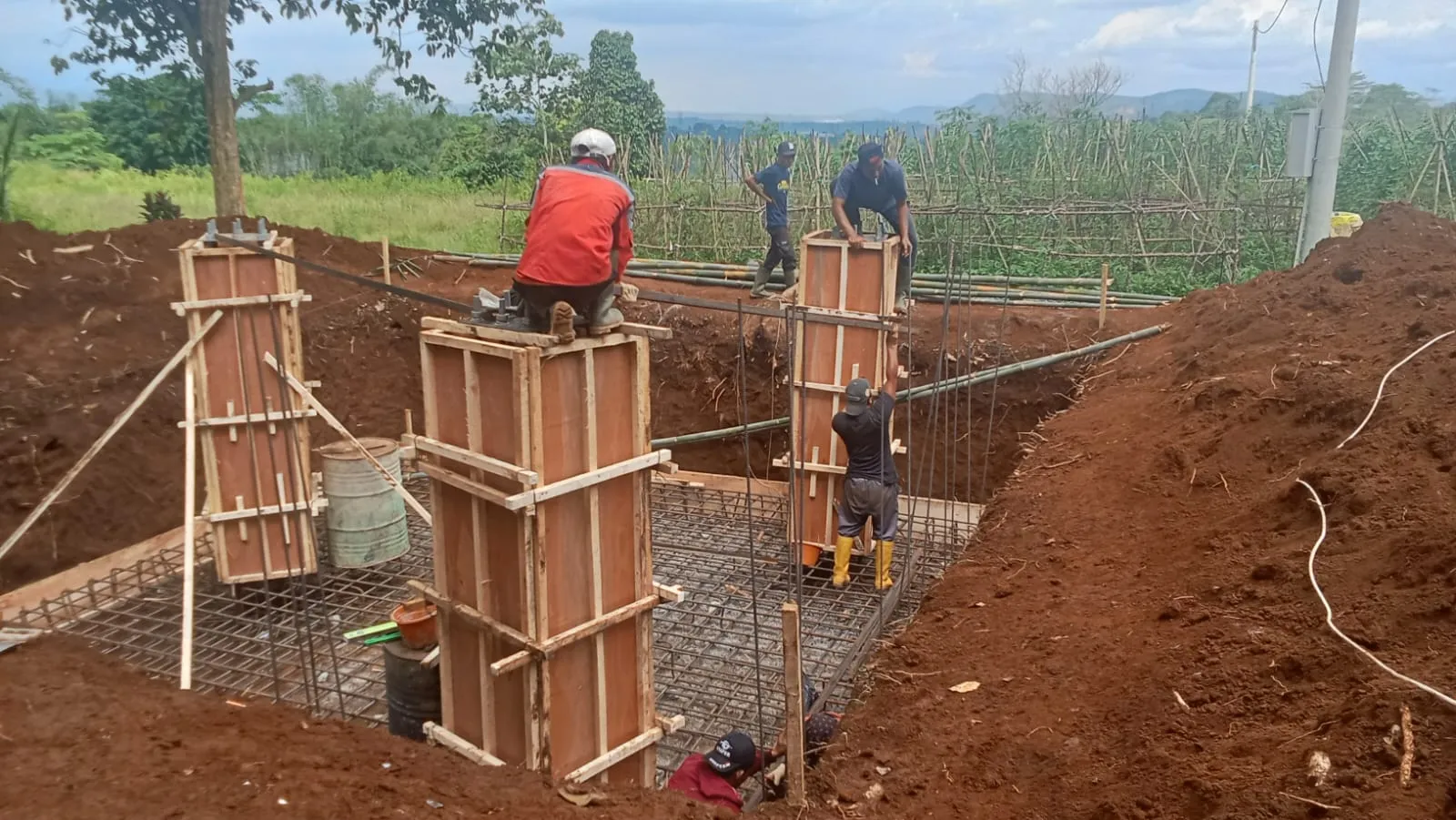 Investigasi Lintas Wilayah: MIO Sukabumi Raya Soroti Proyek ‘Tower Siluman’ di Bojonggenteng dan Parungkuda