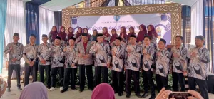 Perpisahan dan Kenaikan Kelas SMP IT Al Mutaqin Berlangsung Khidmat, Dihadiri Camat Bojonggenteng dan Tokoh Masyarakat